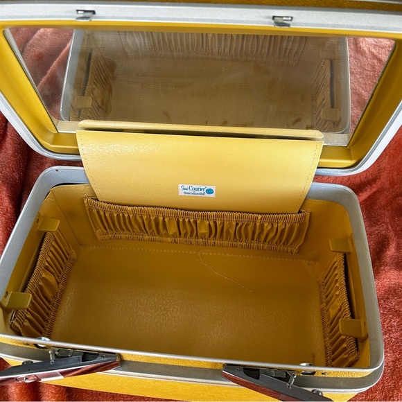 Samsonite Yellow and Silver Makeup Organizer with Hard Shell - Picture 3 of 6